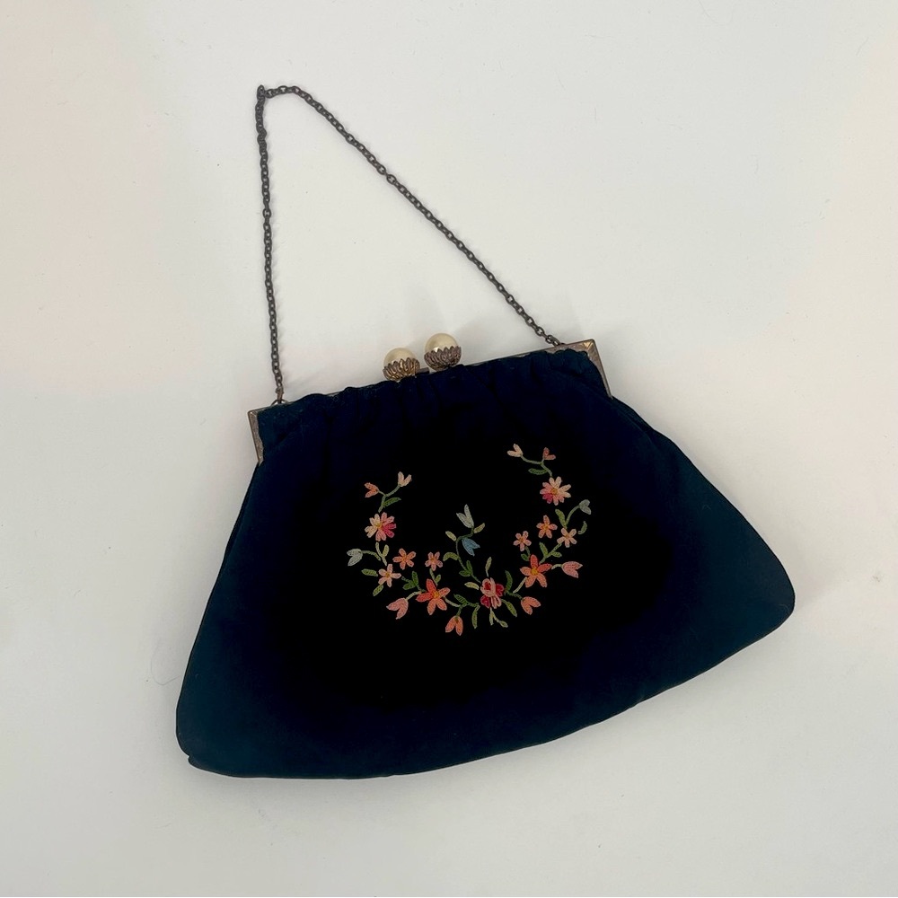Adorable Vintage 1930s-1940s Black Embroidered Evening Bag